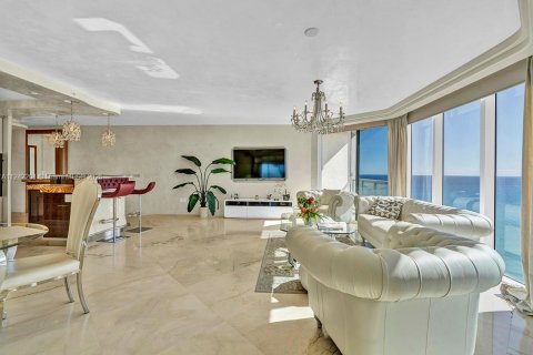 Condo in Sunny Isles Beach, Florida, 2 bedrooms № 2190645 - photo 5
