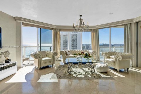 Condo in Sunny Isles Beach, Florida, 2 bedrooms № 2190645 - photo 2