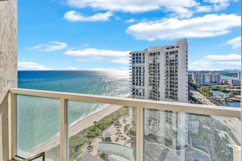 Condo in Sunny Isles Beach, Florida, 2 bedrooms № 2190645 - photo 24