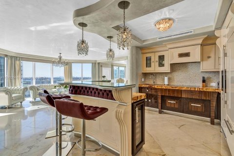 Condo in Sunny Isles Beach, Florida, 2 bedrooms № 2190645 - photo 7