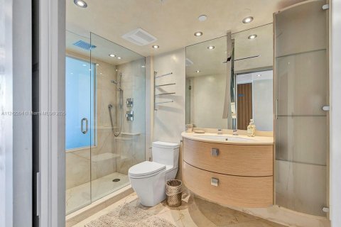 Condo in Sunny Isles Beach, Florida, 2 bedrooms № 2190645 - photo 20