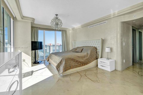 Condo in Sunny Isles Beach, Florida, 2 bedrooms № 2190645 - photo 12