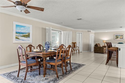 House in Dunedin, Florida 3 bedrooms, 162.95 sq.m. № 1827782 - photo 5