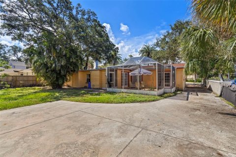 House in Dunedin, Florida 3 bedrooms, 162.95 sq.m. № 1827782 - photo 26