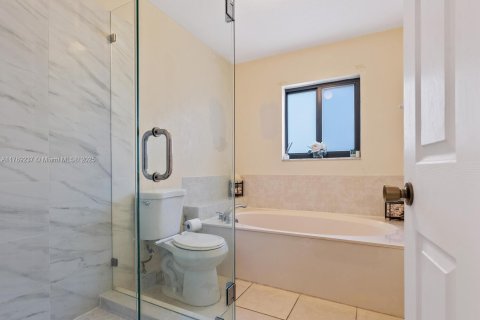 Townhouse in Cutler Bay, Florida 3 bedrooms, 158.4 sq.m. № 1727951 - photo 13