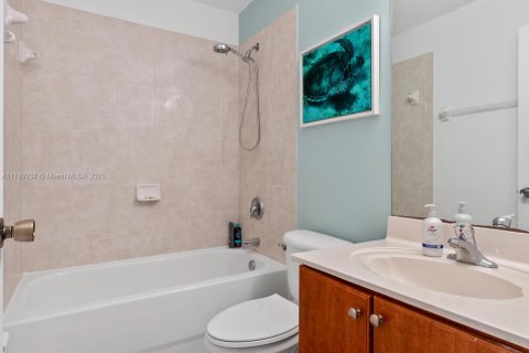 Townhouse in Cutler Bay, Florida 3 bedrooms, 158.4 sq.m. № 1727951 - photo 8
