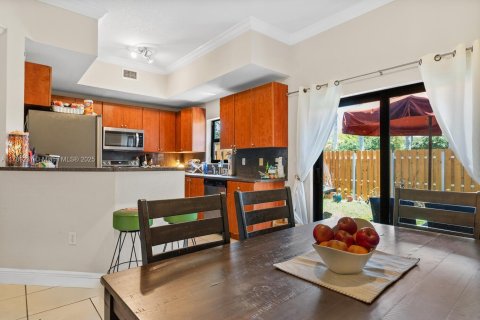 Townhouse in Cutler Bay, Florida 3 bedrooms, 158.4 sq.m. № 1727951 - photo 2