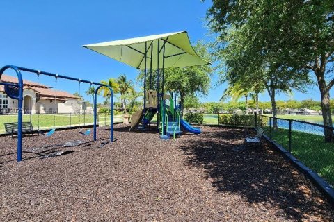 Townhouse in Cutler Bay, Florida 3 bedrooms, 158.4 sq.m. № 1727951 - photo 28