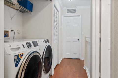Townhouse in Cutler Bay, Florida 3 bedrooms, 158.4 sq.m. № 1727951 - photo 14