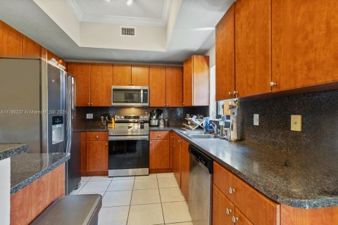 Townhouse in Cutler Bay, Florida 3 bedrooms, 158.4 sq.m. № 1727951 - photo 6