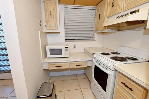 Купить кондоминиум в Дирфилд-Бич, Флорида 9 комнат, 75.25м2, № 2082258 - фото 4