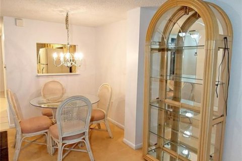 Купить кондоминиум в Дирфилд-Бич, Флорида 9 комнат, 75.25м2, № 2082258 - фото 11