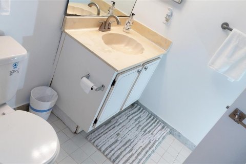 Купить кондоминиум в Дирфилд-Бич, Флорида 9 комнат, 75.25м2, № 2082258 - фото 24