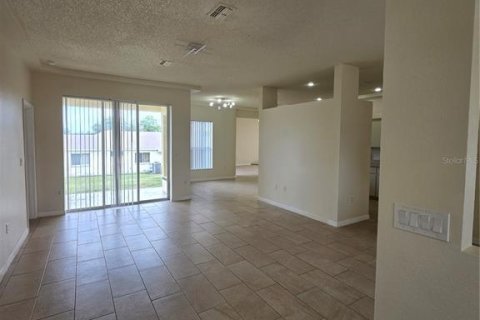 Villa ou maison à louer à Spring Hill, Floride: 3 chambres, 148.64 m2 № 2386595 - photo 3