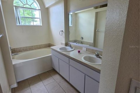 Villa ou maison à louer à Spring Hill, Floride: 3 chambres, 148.64 m2 № 2386595 - photo 8