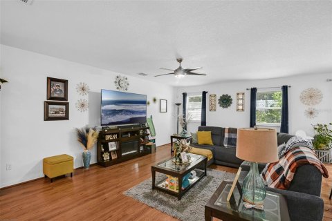 Casa en venta en Tavares, Florida, 4 dormitorios, 222.87 m2 № 1898677 - foto 12