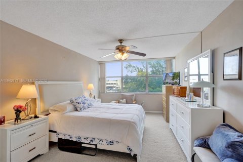 Condominio en venta en Miami, Florida, 2 dormitorios, 113.53 m2 № 1999662 - foto 25