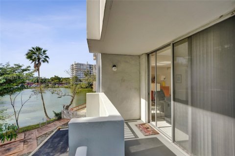 Condominio en venta en Miami, Florida, 2 dormitorios, 113.53 m2 № 1999662 - foto 14