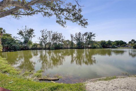 Condominio en venta en Miami, Florida, 2 dormitorios, 113.53 m2 № 1999662 - foto 2