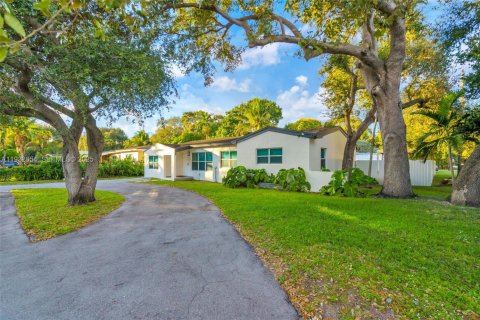 Снять в аренду виллу или дом в Майами, Флорида 4 спальни, 171.59м2, № 1991577 - фото 3