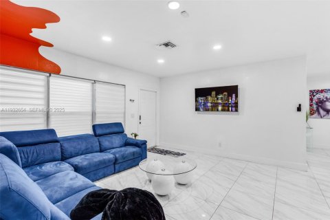 Снять в аренду виллу или дом в Майами, Флорида 4 спальни, 171.59м2, № 1991577 - фото 4