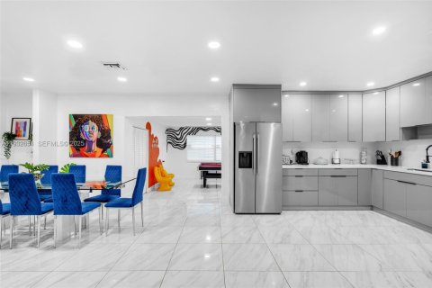 Снять в аренду виллу или дом в Майами, Флорида 4 спальни, 171.59м2, № 1991577 - фото 9