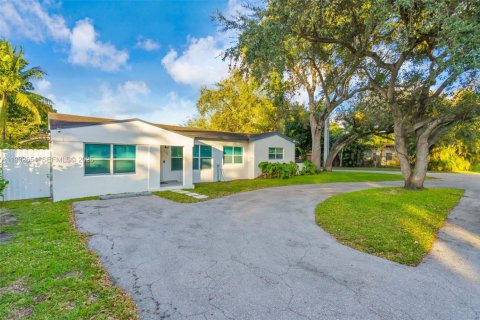 Снять в аренду виллу или дом в Майами, Флорида 4 спальни, 171.59м2, № 1991577 - фото 2