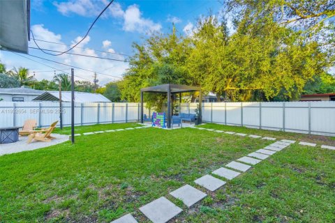 Снять в аренду виллу или дом в Майами, Флорида 4 спальни, 171.59м2, № 1991577 - фото 26