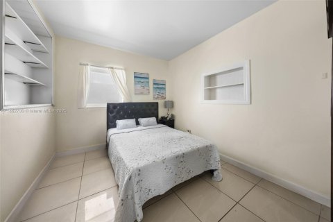 House in Miami Beach, Florida 5 bedrooms, 172.8 sq.m. № 1893532 - photo 18