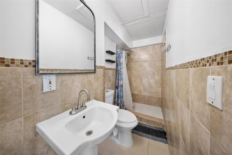 House in Miami Beach, Florida 5 bedrooms, 172.8 sq.m. № 1893532 - photo 19