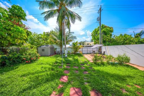 House in Miami Beach, Florida 5 bedrooms, 172.8 sq.m. № 1893532 - photo 21