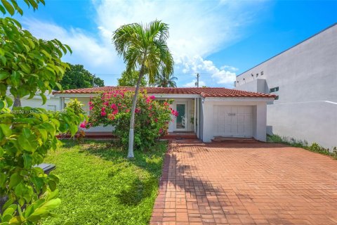 House in Miami Beach, Florida 5 bedrooms, 172.8 sq.m. № 1893532 - photo 2