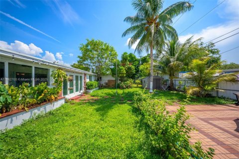 House in Miami Beach, Florida 5 bedrooms, 172.8 sq.m. № 1893532 - photo 26