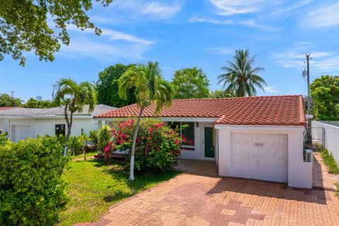 House in Miami Beach, Florida 5 bedrooms, 172.8 sq.m. № 1893532 - photo 1
