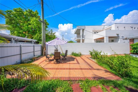 House in Miami Beach, Florida 5 bedrooms, 172.8 sq.m. № 1893532 - photo 24