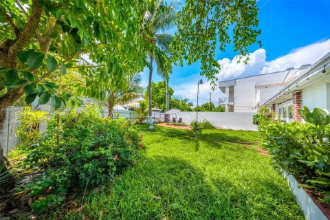 House in Miami Beach, Florida 5 bedrooms, 172.8 sq.m. № 1893532 - photo 22
