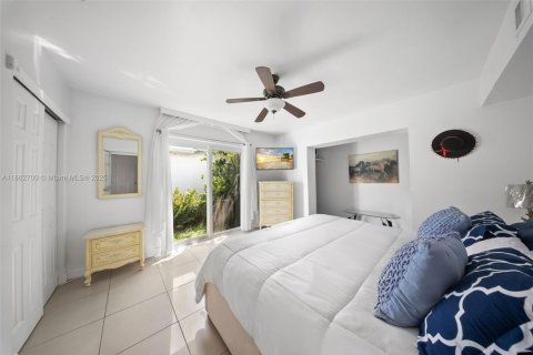 House in Miami Beach, Florida 5 bedrooms, 172.8 sq.m. № 1893532 - photo 13