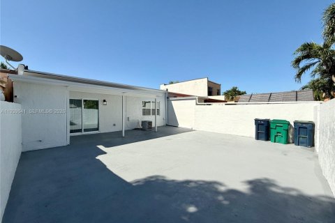 Купить виллу или дом в Майами, Флорида 2 спальни, 95.13м2, № 1997660 - фото 22