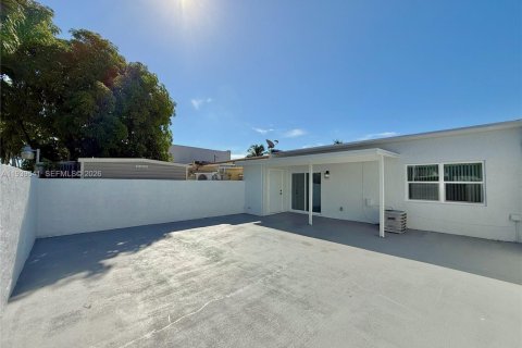 Купить виллу или дом в Майами, Флорида 2 спальни, 95.13м2, № 1997660 - фото 23