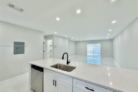 Купить виллу или дом в Майами, Флорида 2 спальни, 95.13м2, № 1997660 - фото 6