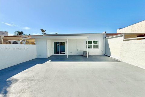 Купить виллу или дом в Майами, Флорида 2 спальни, 95.13м2, № 1997660 - фото 24