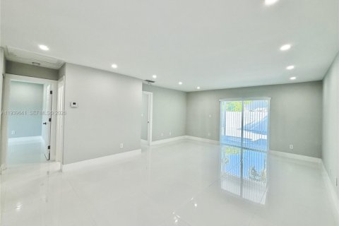 Купить виллу или дом в Майами, Флорида 2 спальни, 95.13м2, № 1997660 - фото 9