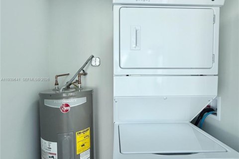 Купить виллу или дом в Майами, Флорида 2 спальни, 95.13м2, № 1997660 - фото 17