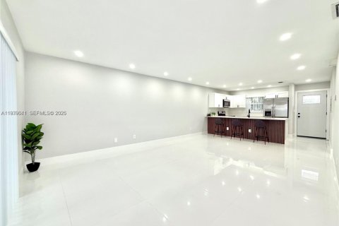 Купить виллу или дом в Майами, Флорида 2 спальни, 95.13м2, № 1997660 - фото 4