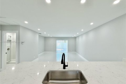 Купить виллу или дом в Майами, Флорида 2 спальни, 95.13м2, № 1997660 - фото 7