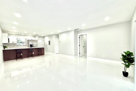 Купить виллу или дом в Майами, Флорида 2 спальни, 95.13м2, № 1997660 - фото 3