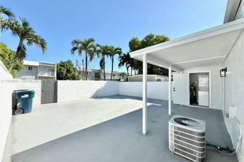 Купить виллу или дом в Майами, Флорида 2 спальни, 95.13м2, № 1997660 - фото 21