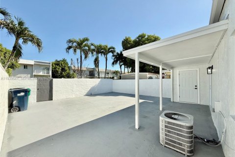 Купить виллу или дом в Майами, Флорида 2 спальни, 95.13м2, № 1997660 - фото 20