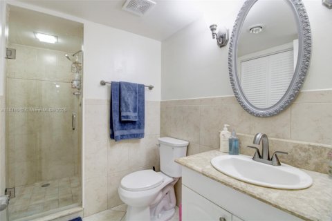 Condo in Hallandale Beach, Florida, 1 bedroom  № 1840708 - photo 13