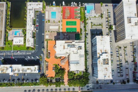 Condo in Hallandale Beach, Florida, 1 bedroom  № 1840708 - photo 18